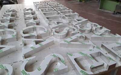 LETTERE SCATOLATE A LUCE DIRETTA FRONTE VISTA