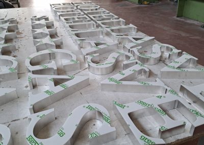 Produzione insegne luminose personalizzate Treviso